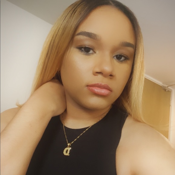 Meet your Posher, Danielle - Picture 1 of 1